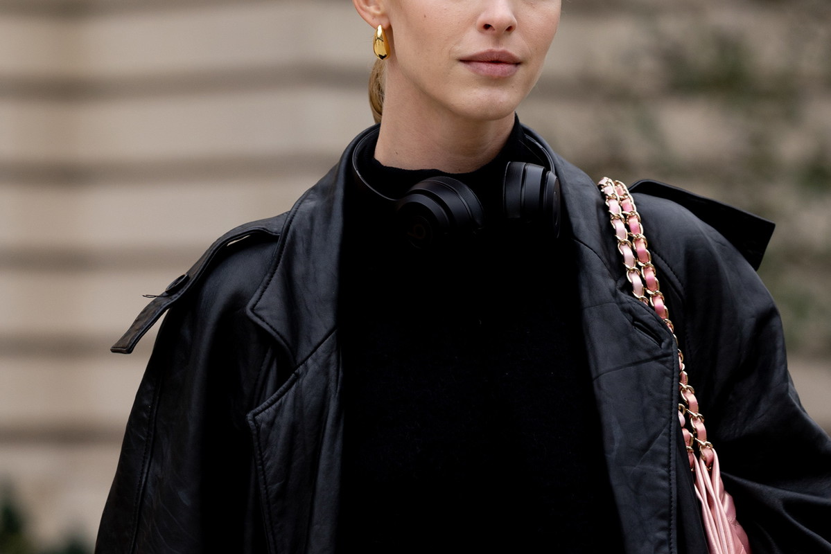 Jak noszą się teraz najbardziej stylowe dziewczyny z branży mody? Przegląd stylizacji z Paris Couture Week street style