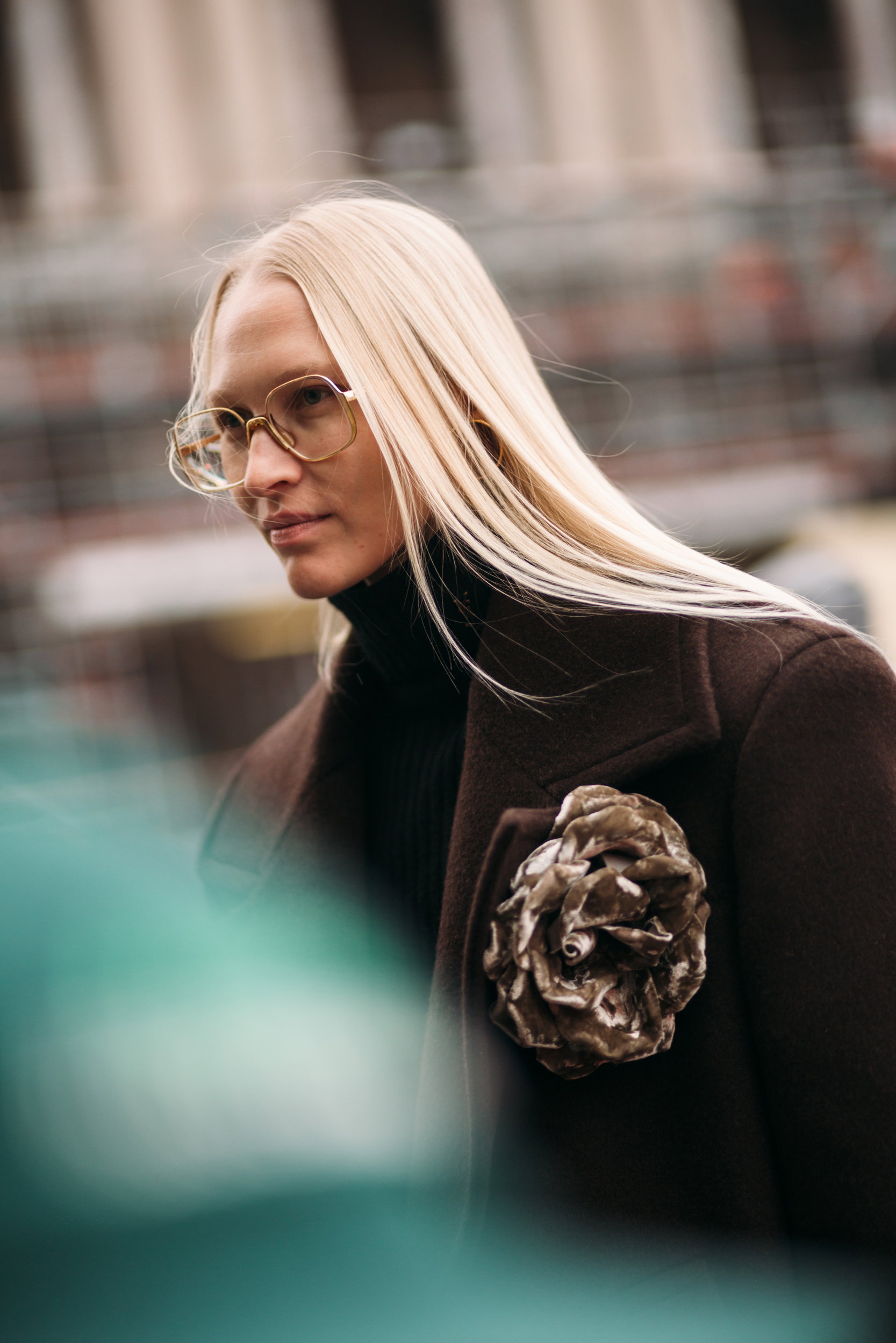 Street style po francusku. Tak noszą się teraz najbardziej stylowe dziewczyny z branży mody Paris Couture Week wiosna-lato 2023