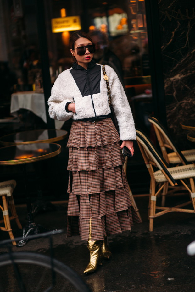 Street style po francusku. Tak noszą się teraz najbardziej stylowe dziewczyny z branży mody Paris Couture Week wiosna-lato 2023