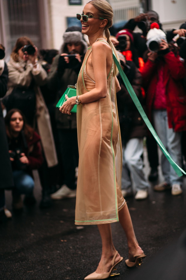 Street style po francusku. Tak noszą się teraz najbardziej stylowe dziewczyny z branży mody Paris Couture Week wiosna-lato 2023