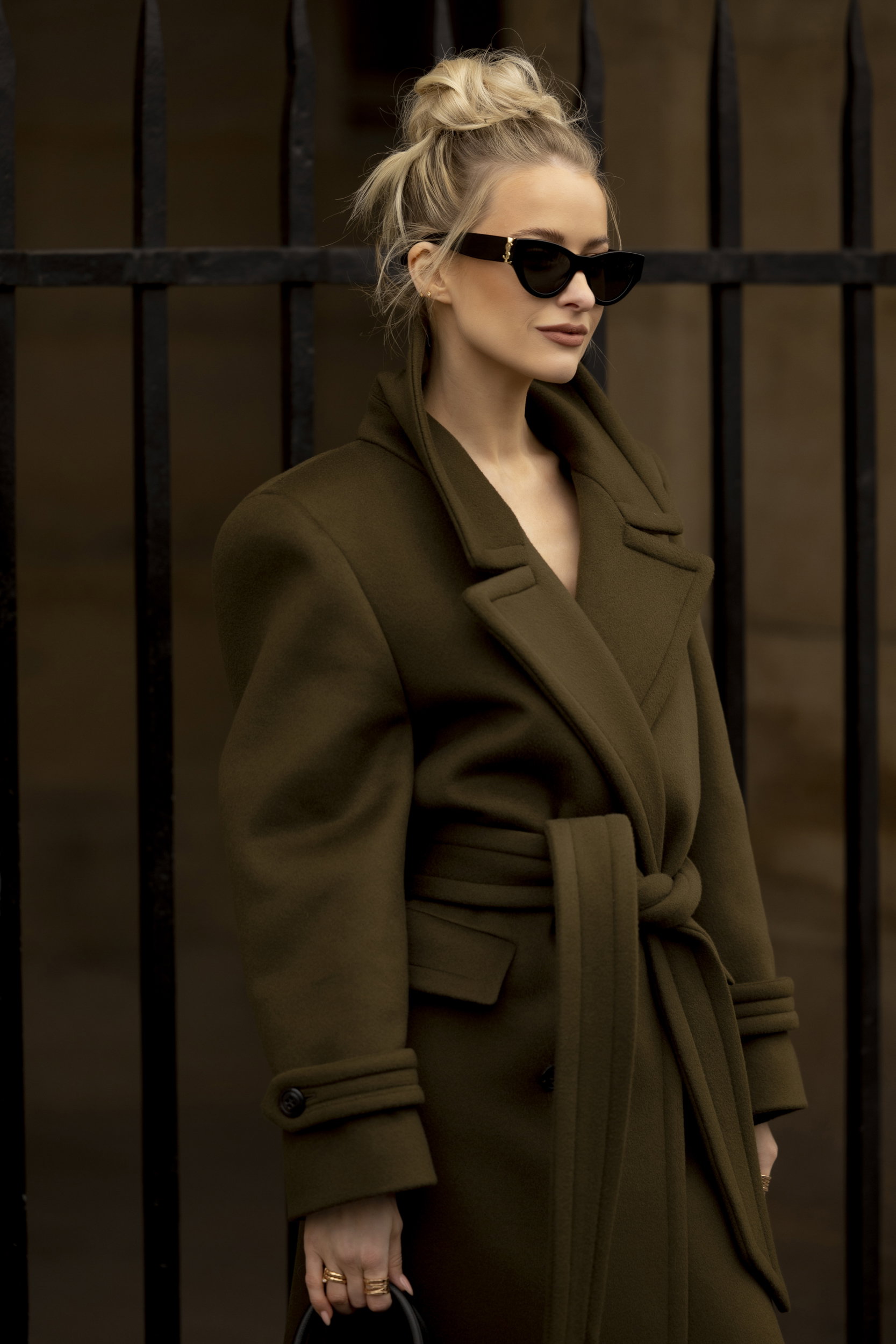 Ukochane dodatki francuskich redaktorek mody, stylistek i influencerek. Te rzeczy królowały na ulicach Paryża podczas ostatniego fashion weeka street style