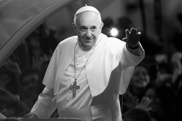 Papież Franciszek nie żyje