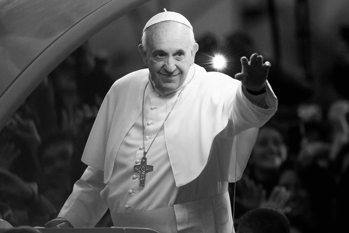 Papież Franciszek nie żyje