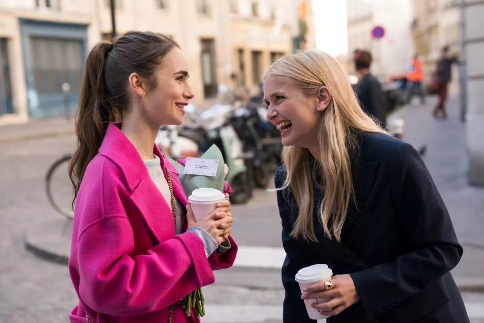 Lily Collins i Camille Razat