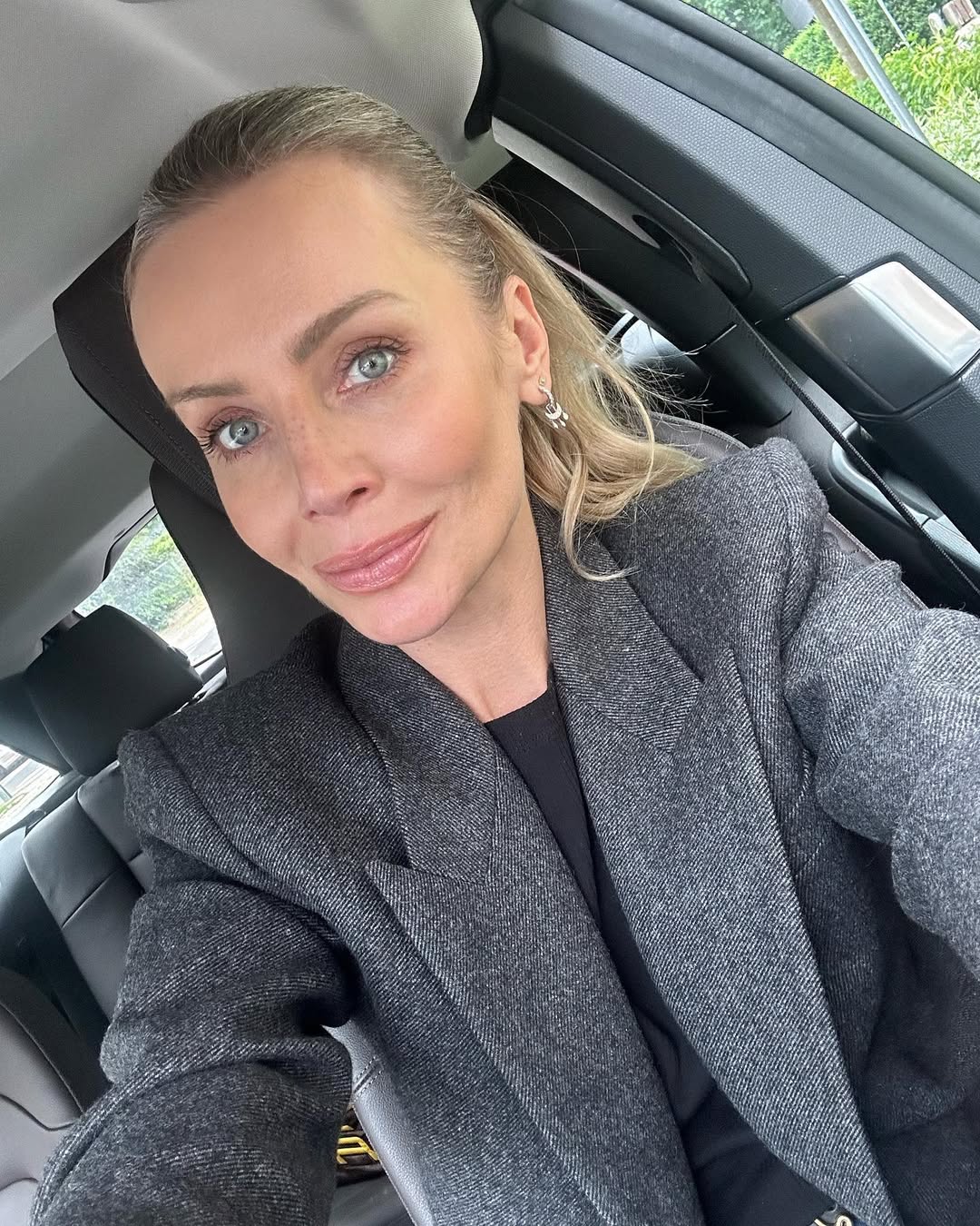 Agnieszka Woźniak-Starak już ma modny płaszcz na wiosnę