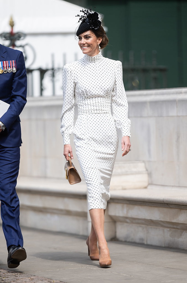 Księżna Kate lansuje minimalistyczną sukienkę w grochy