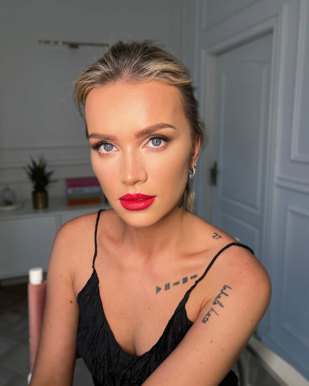 Koszulowa sukienka Maffashion polskiego projektu to ideał na letnią randkę