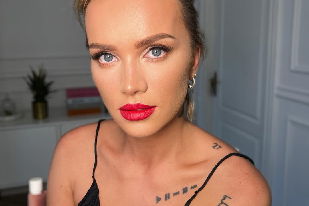 Koszulowa sukienka Maffashion polskiego projektu to ideał na letnią randkę