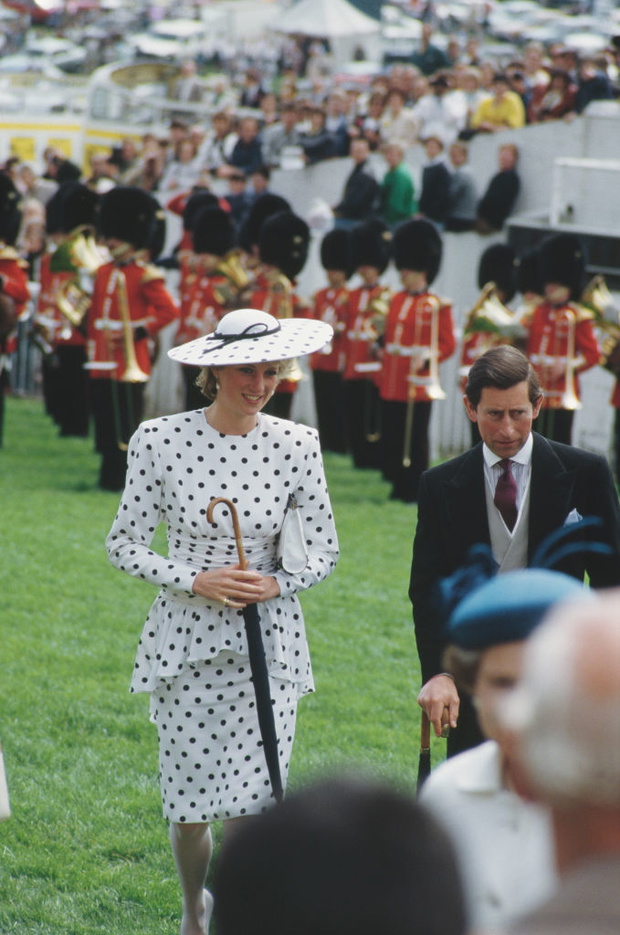 Księżna Diana w sukience w grochy w 1986