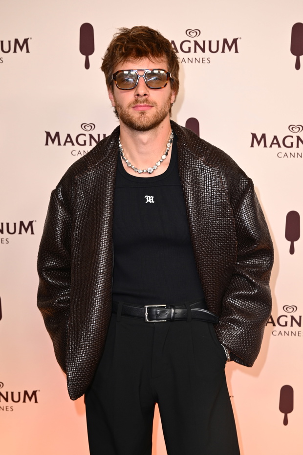 Magnum Crack Into Pleasure party