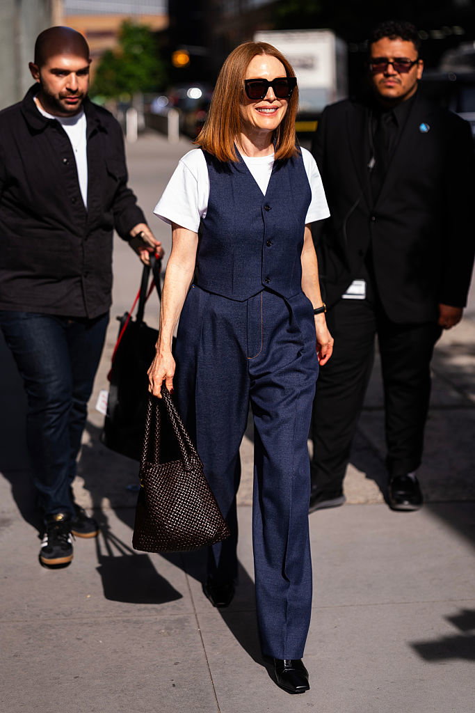 denimowy komplet julianne moore