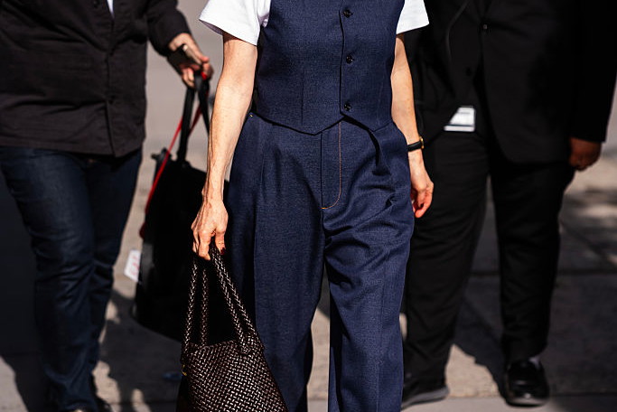 denimowy komplet julianne moore