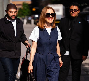 denimowy komplet julianne moore