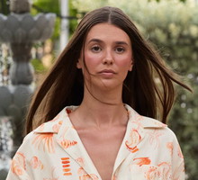 mandarynkowa mgiełka do twarzy z SPF50 jest jak energetyczny shot. Ma witaminę C i niacynamid