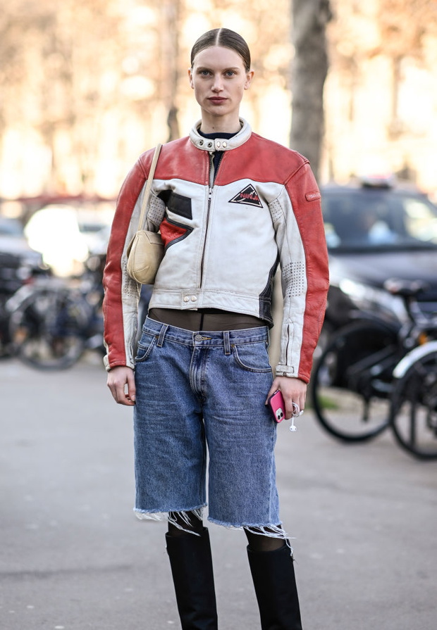 Street Style - Paris Fashion Week - Womenswear Fall Winter 2023 2024 : Day Five