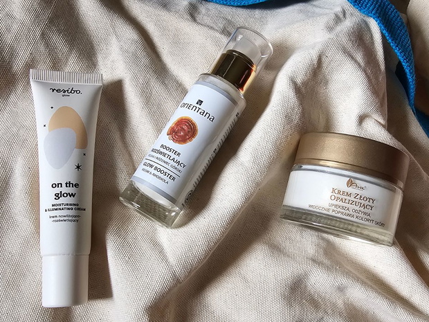 Effortless glow w stylu francuskim. Te 3 kosmetyki pielęgnujące zastąpiły mi rozświetlacz
