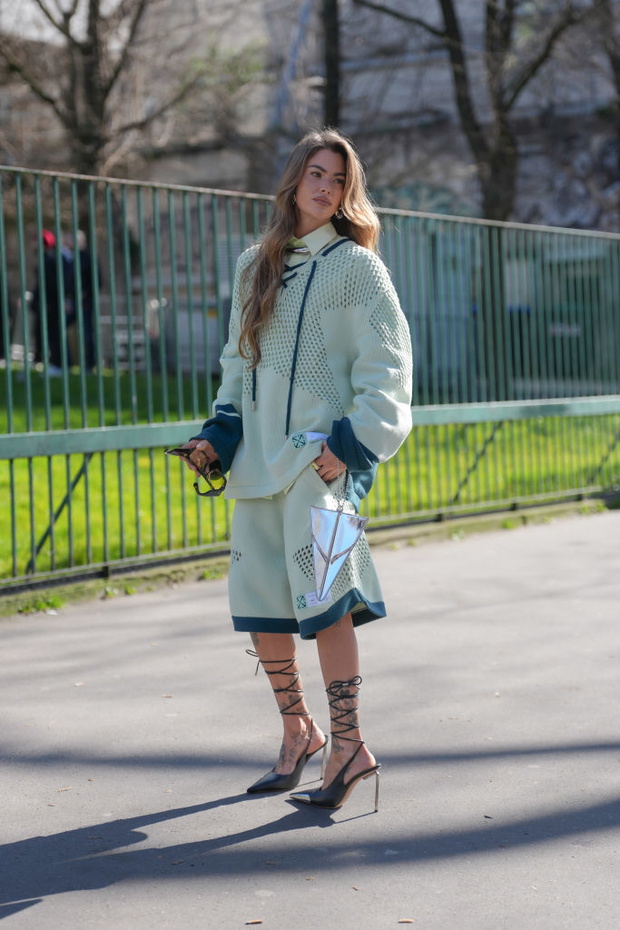 Street Style - Paris Fashion Week - Womenswear Fall/Winter 2025/2026 - Day Four