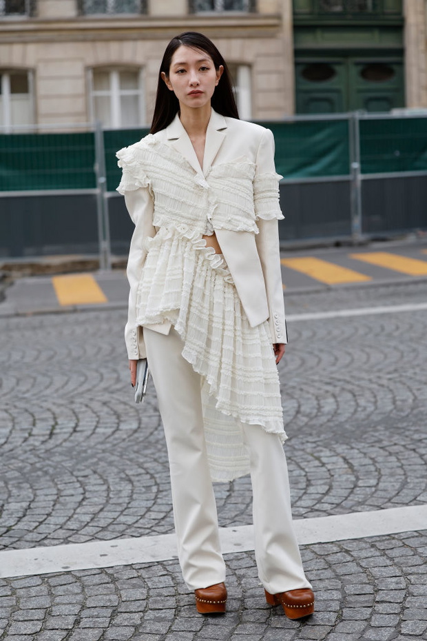 Street Style - Paris Fashion Week - Womenswear Fall/Winter 2025/2026 - Day Eight