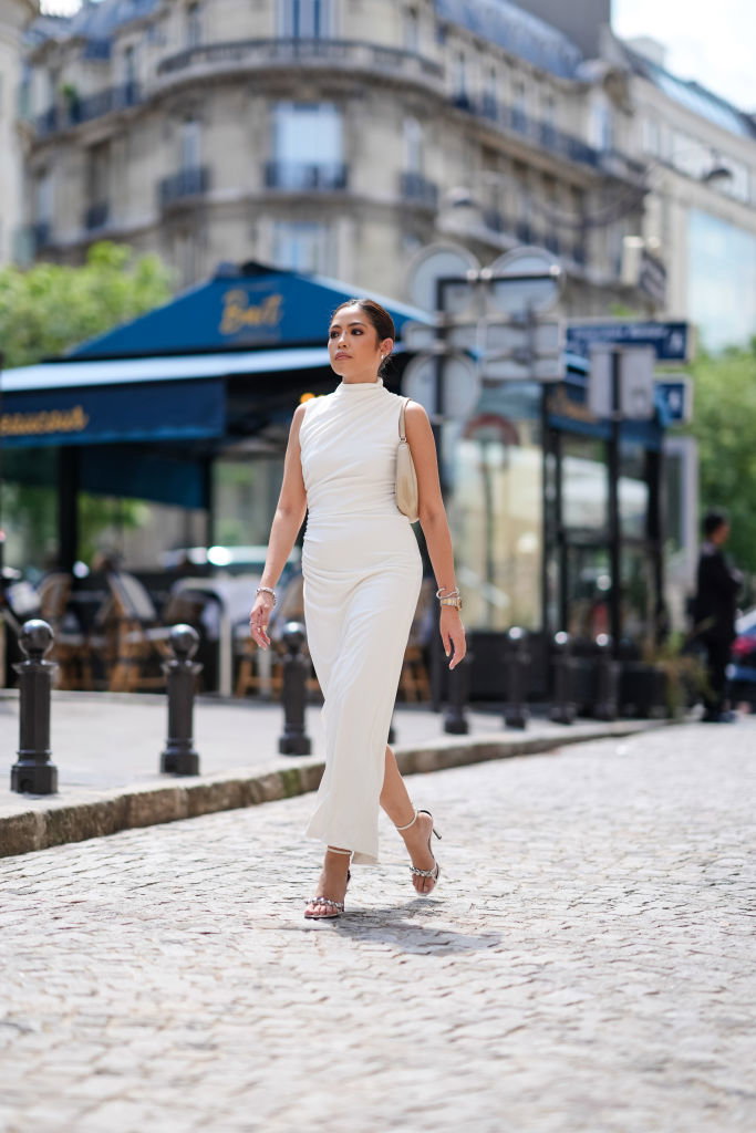 Street Style - Paris Fashion Week - Haute Couture Fall/Winter 2024/2025 - Day Two