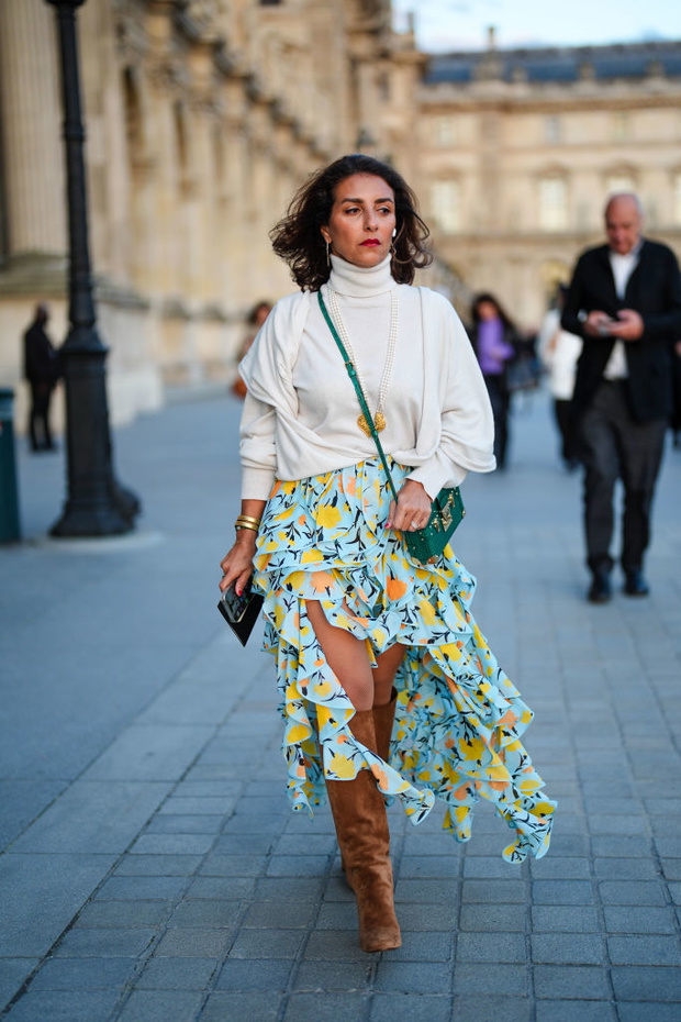 Hiszpanki porzucają klasykę dla “ruffled skirt”. Spódnice z rozcięciem to ich letni uniform. Świetnie podkreślają talię