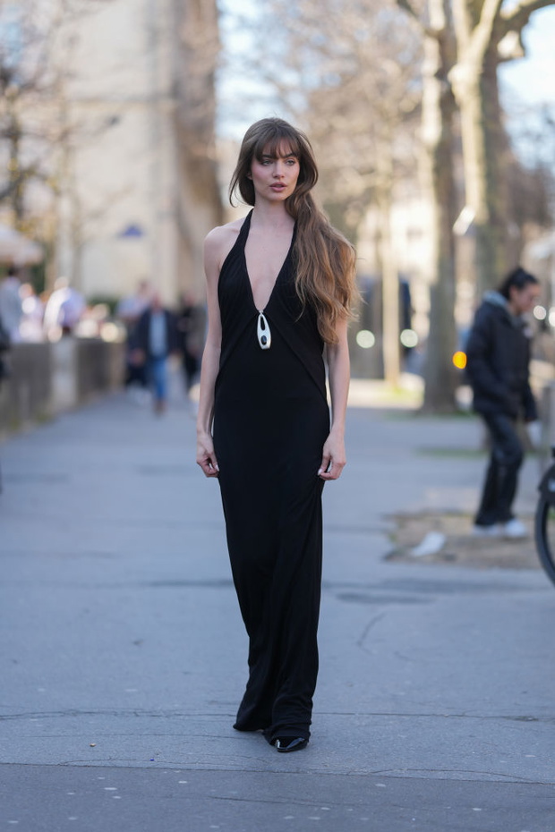 Street Style - Paris Fashion Week - Womenswear Fall/Winter 2025/2026 - Day Four