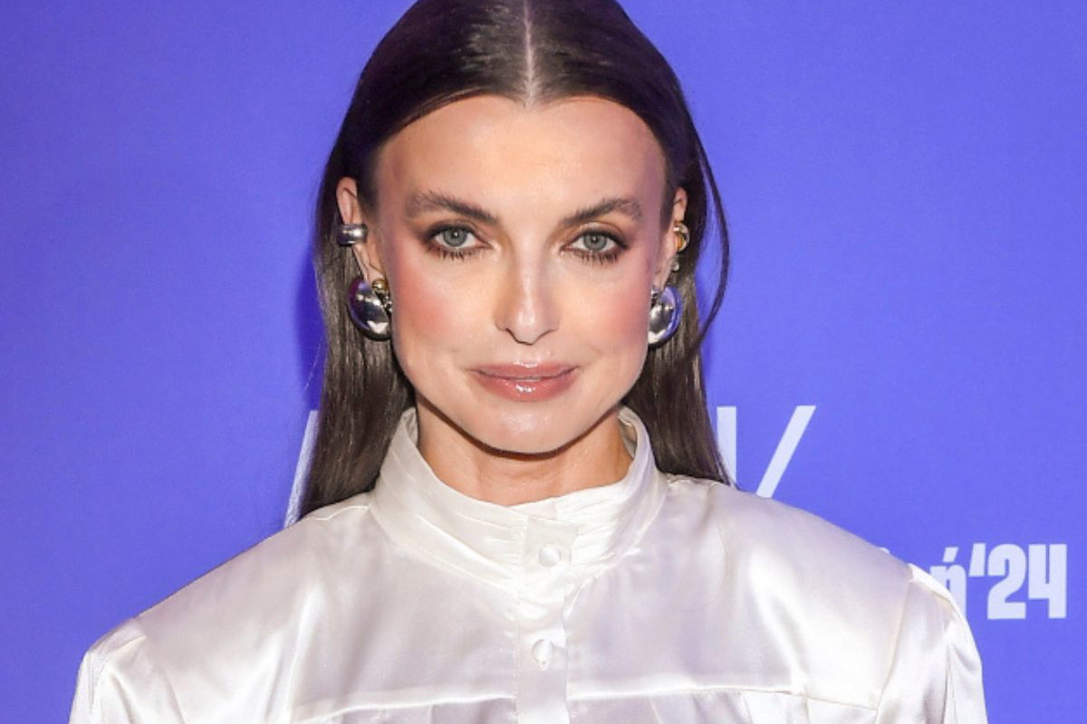 Kasia Sokołowska w brązowej sukience
