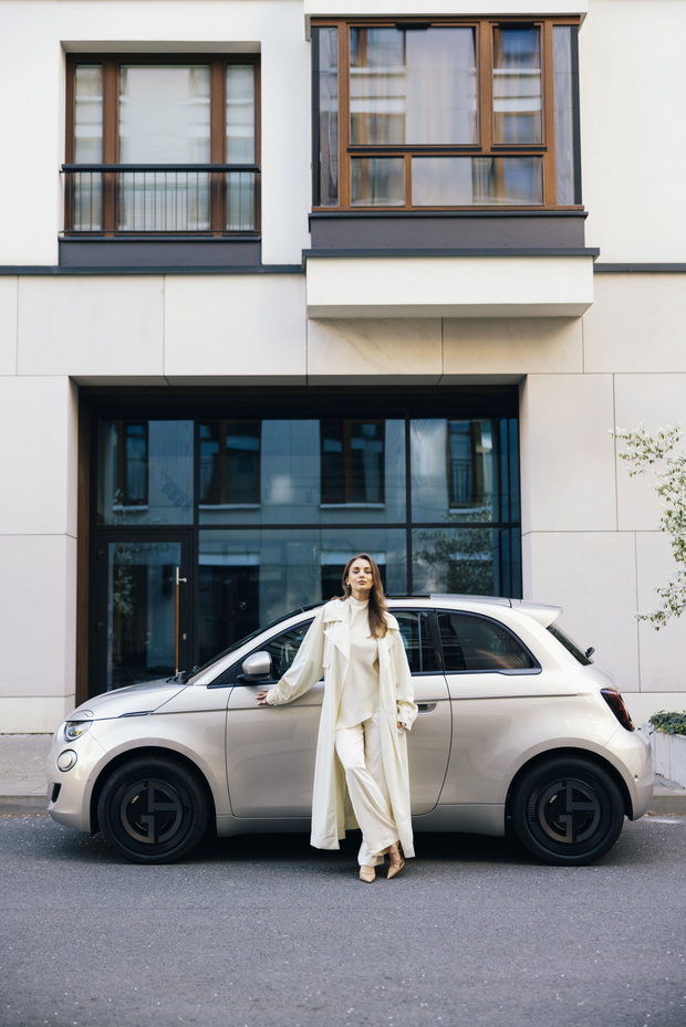 Kasandra Zawal x Fiat 500e Giorgio Armani Collector’s Edition