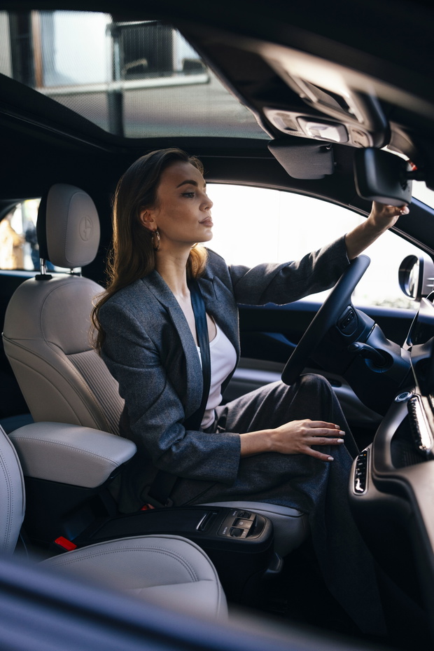Kasandra Zawal x Fiat 500e Giorgio Armani Collector’s Edition