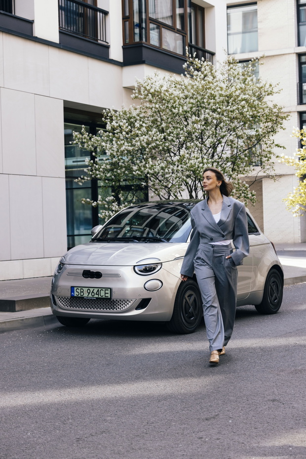 Kasandra Zawal x Fiat 500e Giorgio Armani Collector’s Edition