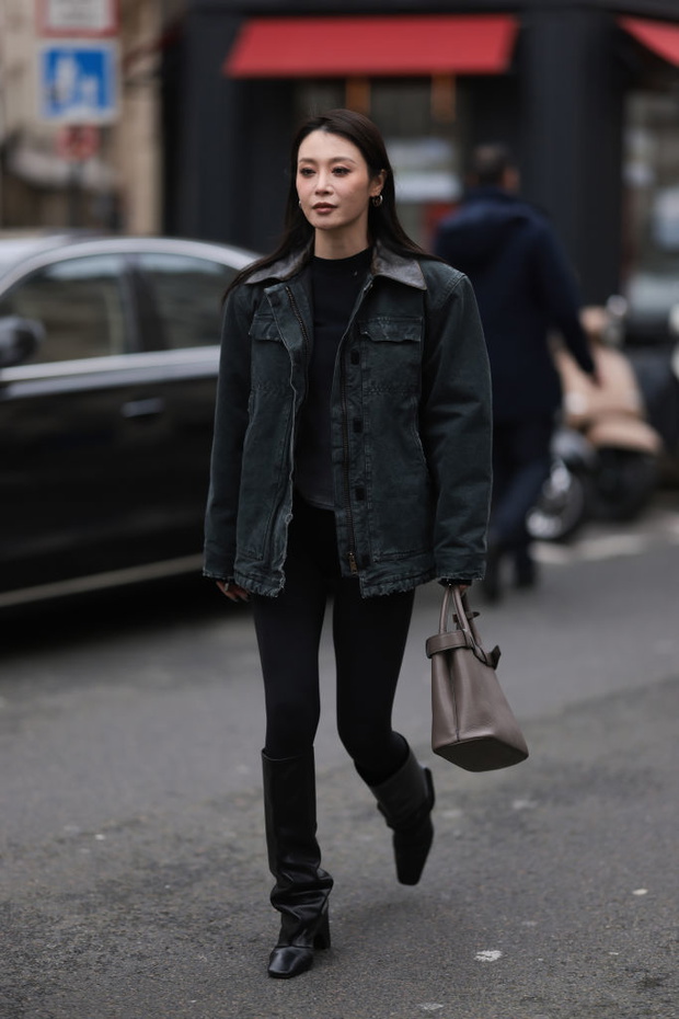 Street Style - Paris Fashion Week - Womenswear Fall/Winter 2024/2025 - Day Two