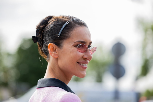 Street Style - Paris Fashion Week - Haute Couture Fall/Winter 2023/2024 - Day Two