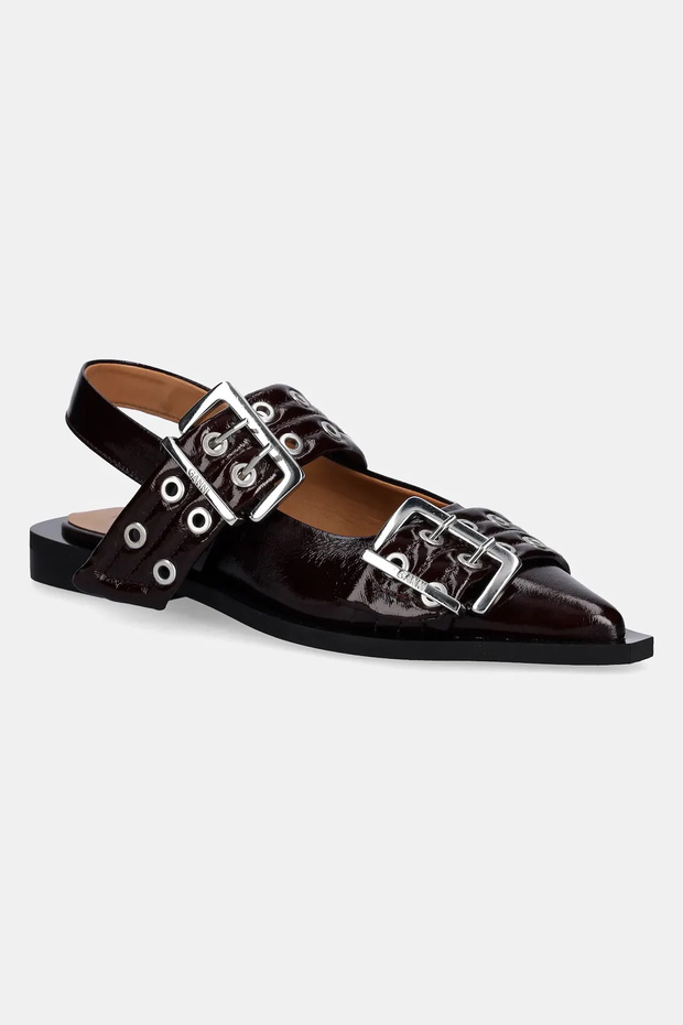 „Pierced ballet flats” to najmodniejsze baleriny na lato 2025. Zapomnij o klasyce!