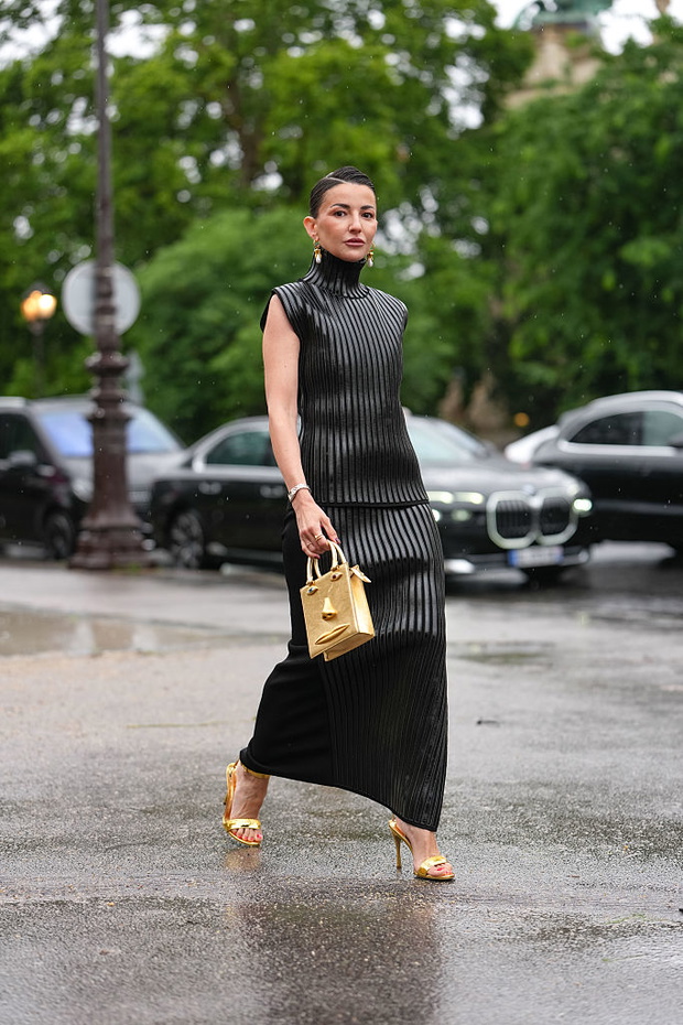 Street Style - Paris Fashion Week - Haute Couture Fall/Winter 2025/2026 - Day One