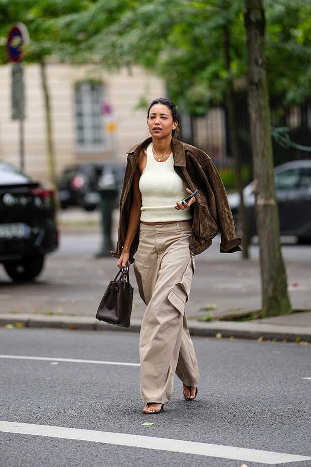 Street Style - Paris Fashion Week - Haute Couture Fall/Winter 2025/2026 - Day One