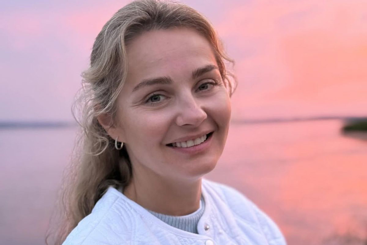 Małgorzata Socha w stylizacji na plażę