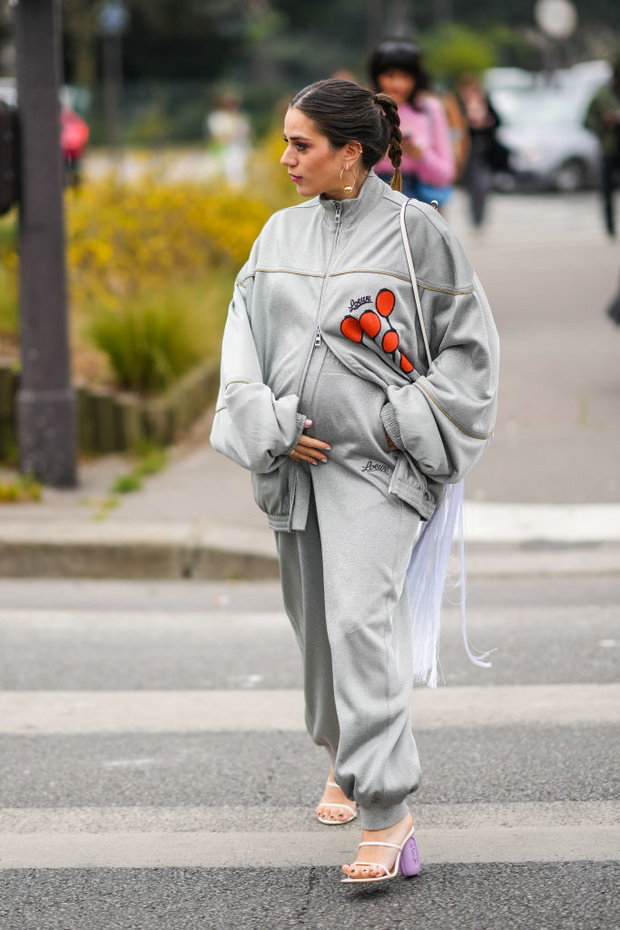 Street Style : Day Five - Paris Fashion Week - Womenswear F/W 2022-2023