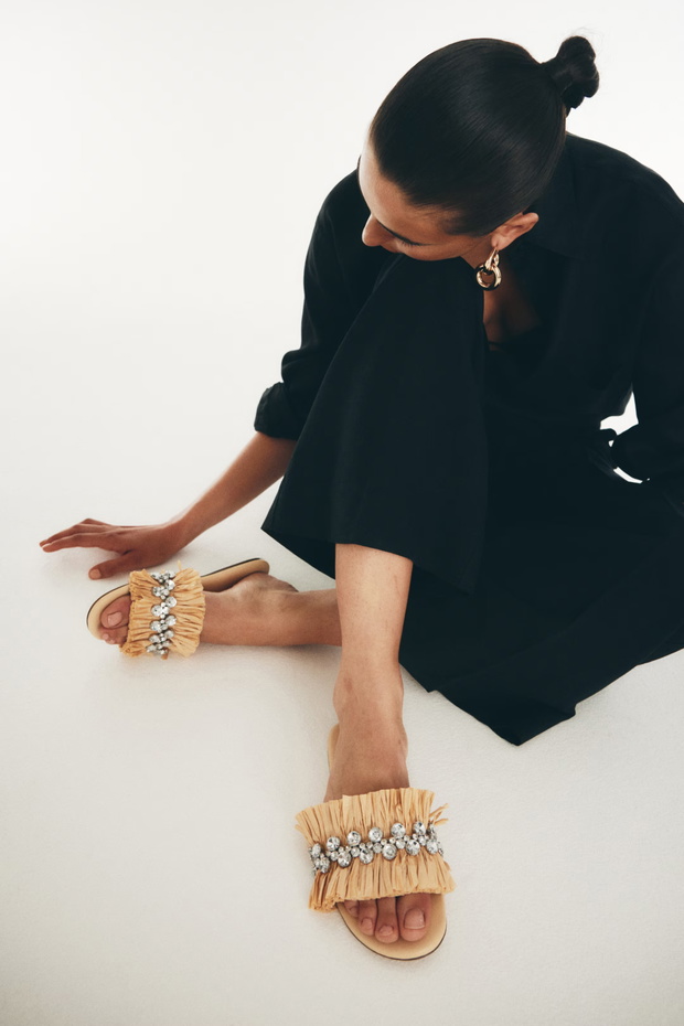 Raffia slides: hitowe klapki na lato 2025 w stylu Capri