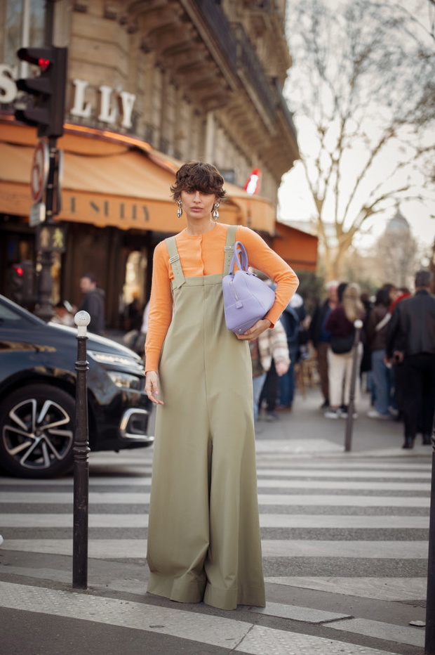 Street Style - Paris Fashion Week - Womenswear Fall/Winter 2025/2026 - Day Six