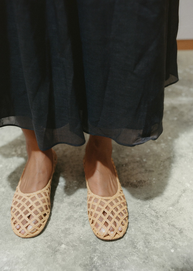 Raffia slides: hitowe klapki na lato 2025 w stylu Capri