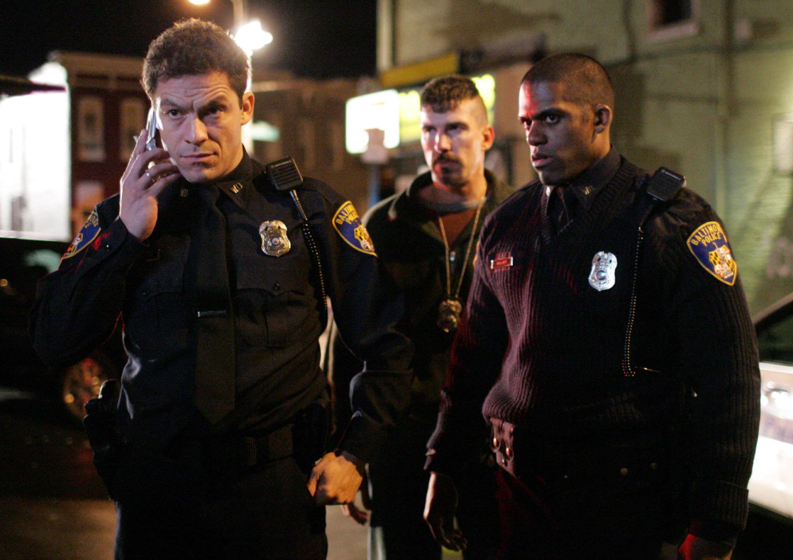„The Wire” – kryminalny klasyk z oceną 9/10. Serial o policjantach, który trzeba zobaczyć