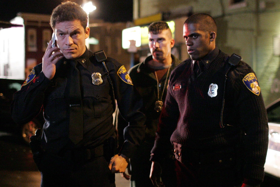 „The Wire” – kryminalny klasyk z oceną 9/10. Serial o policjantach, który trzeba zobaczyć