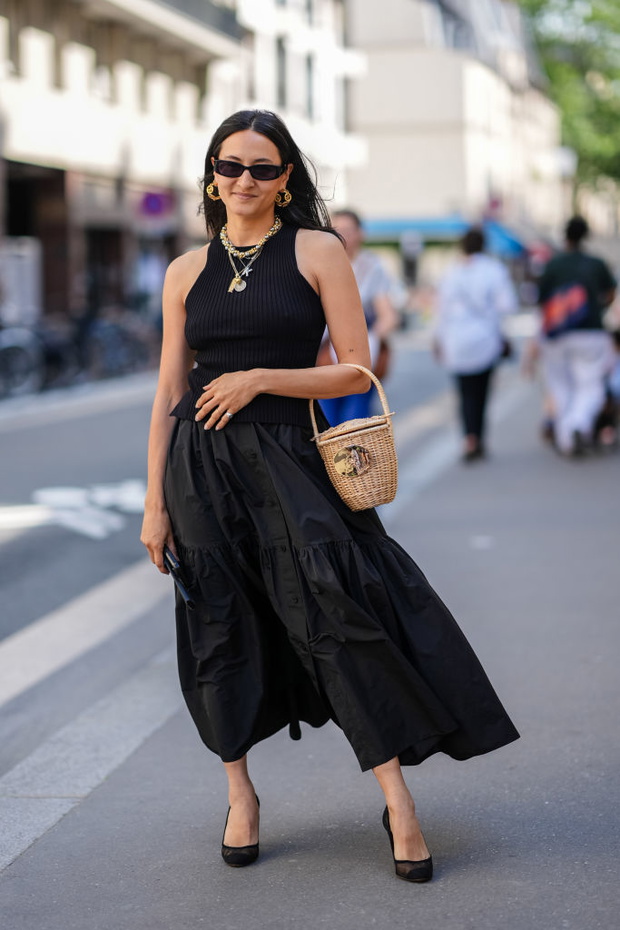 Street Style - Paris Fashion Week - Haute Couture Fall/Winter 2024/2025 - Day Four