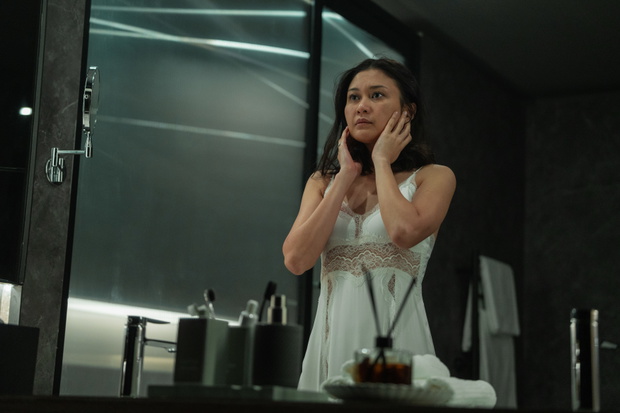 „Zwykła kobieta” – dramat psychologiczny z Indonezji, który rozsadza duszę. Netflix już udostępnił