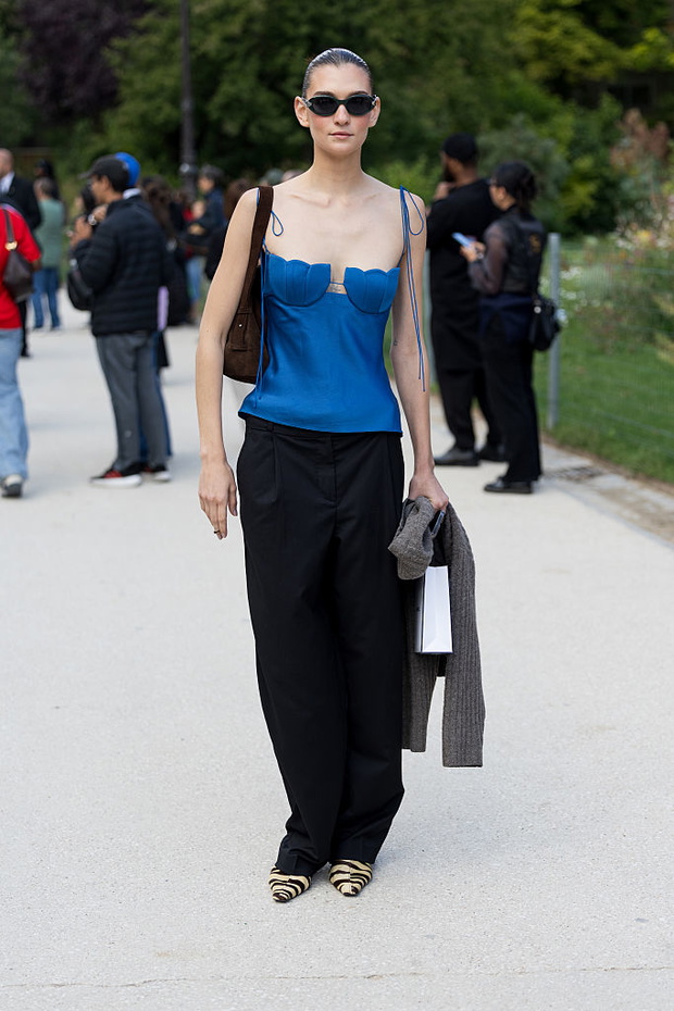 Street Style - Paris Fashion Week - Haute Couture Fall/Winter 2025/2026 - Day Two