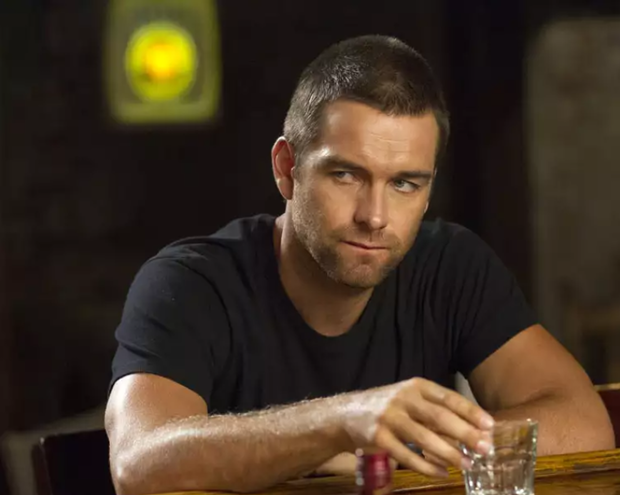 Antony Starr w roli Lucasa Hooda