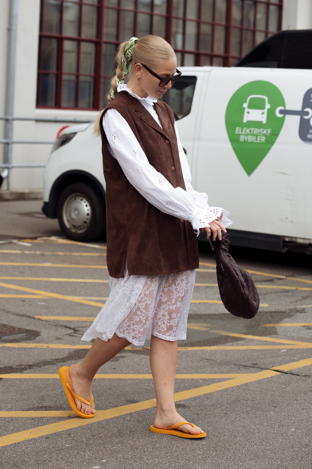 Klapki japonki i lace skirt