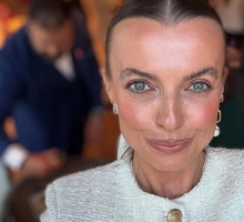 Kasia Sokołowska w komplecie w paski