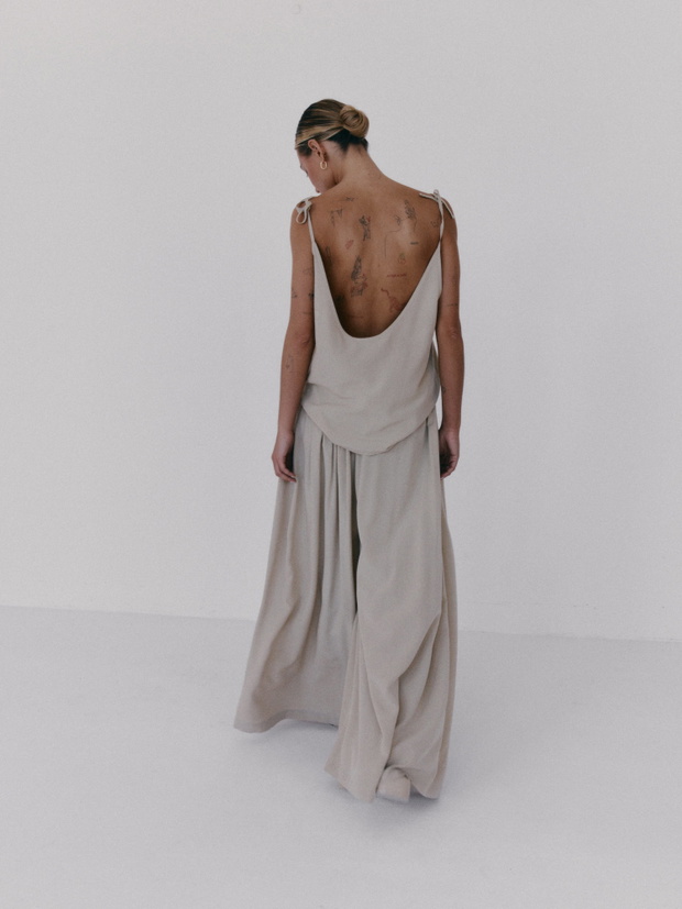 Linen palazzo pants – spodnie, które pokochasz w upalne dni. Trend lata 2025