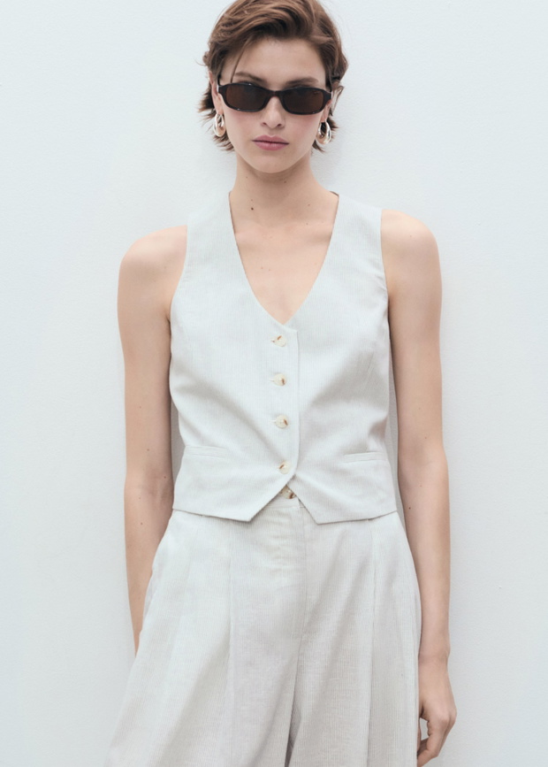 Linen waistcoat – zamiennik topu w stylu francuskim. Trend lata 2025
