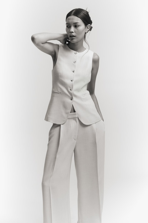Linen waistcoat – zamiennik topu w stylu francuskim. Trend lata 2025